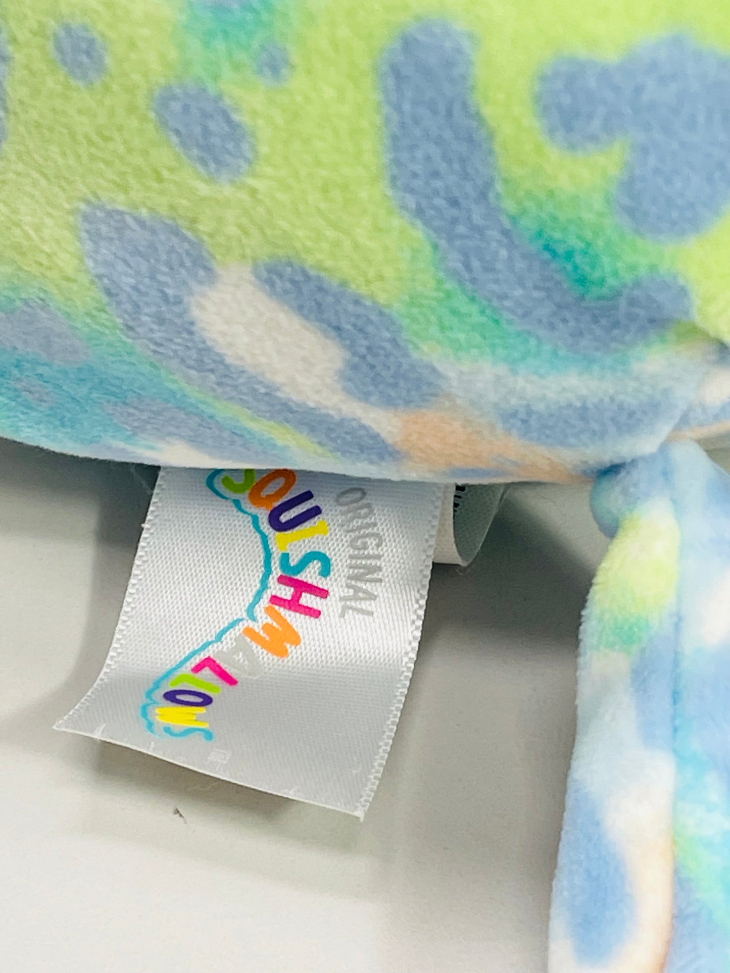 Squishmallows 8" Lindsay Blue Cheetah LT WEAR Freshly Laundered