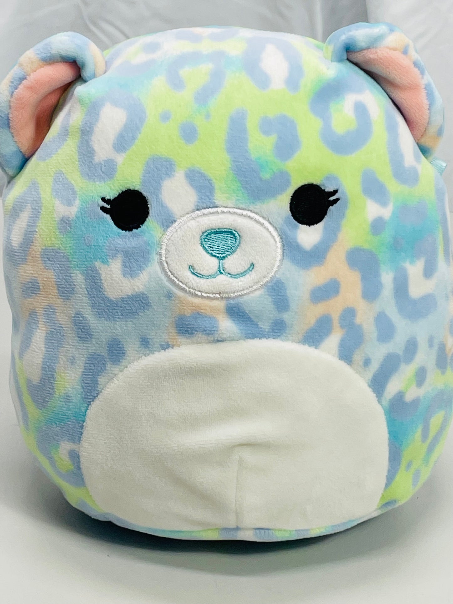 Squishmallows 8" Lindsay Blue Cheetah LT WEAR Freshly Laundered