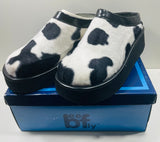 Bee fly Faux Cow Hide Clogs Black & White Ladies 7 LT WEAR