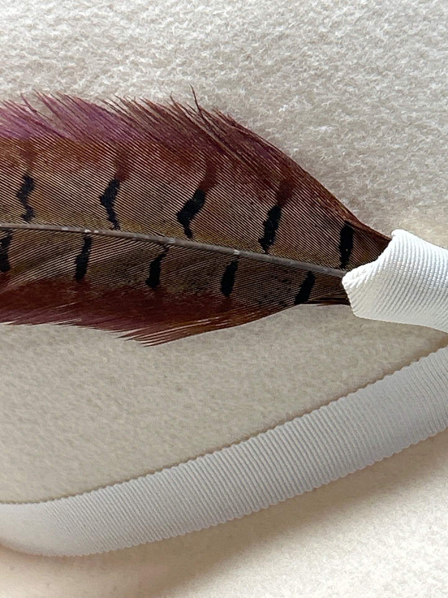 Vintage Juli Kay Chicago Doeskin Felt Brimmed Hat Ivory with Side Feather Ladies