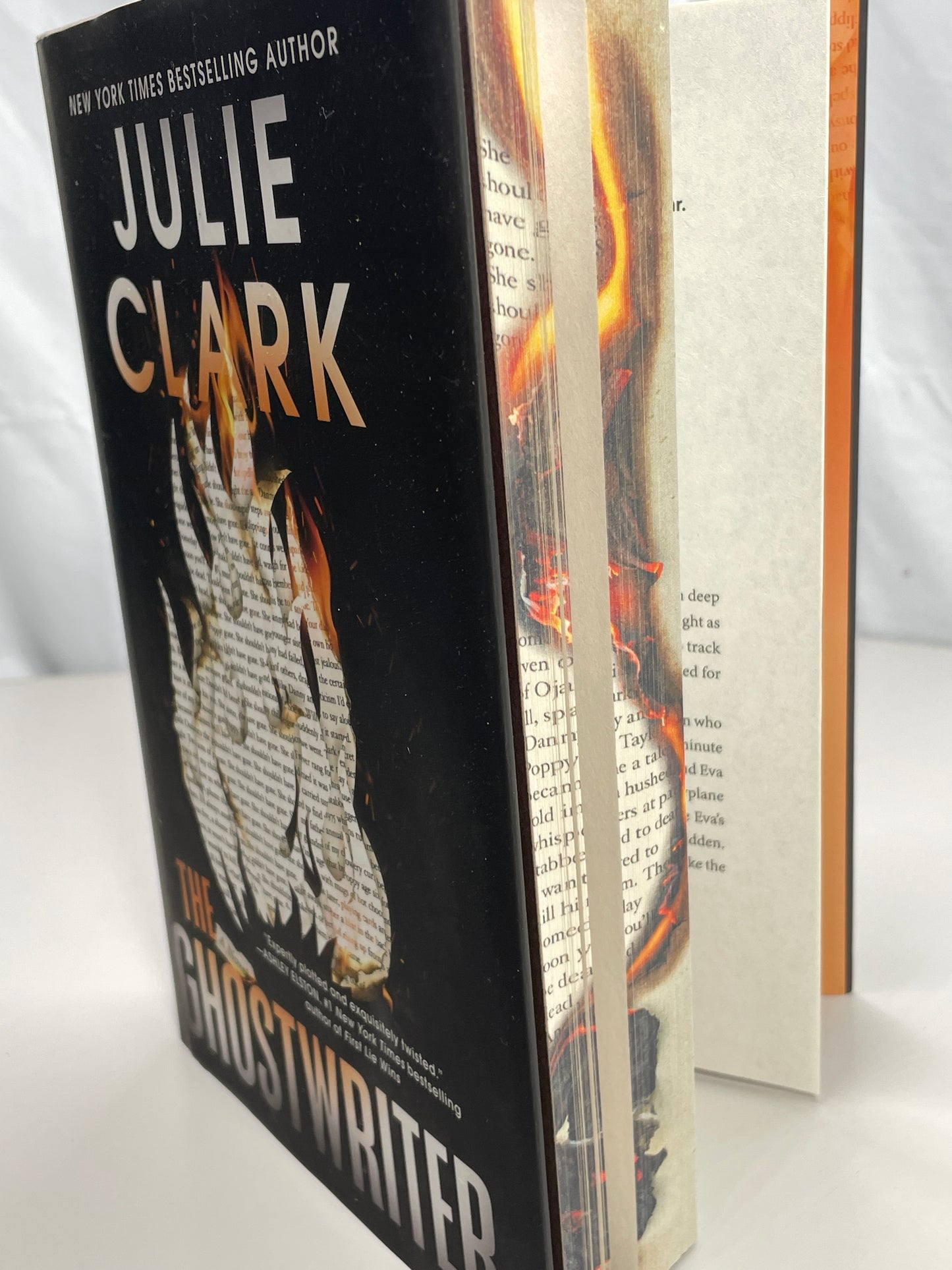 Hardcover Book Julie Clark 2025 The Ghostwriter LT WEAR NON FICTION