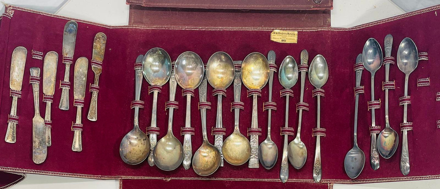 WM Rogers Mfg Co Antique Silverware Set 35 Piece Variety Flatware