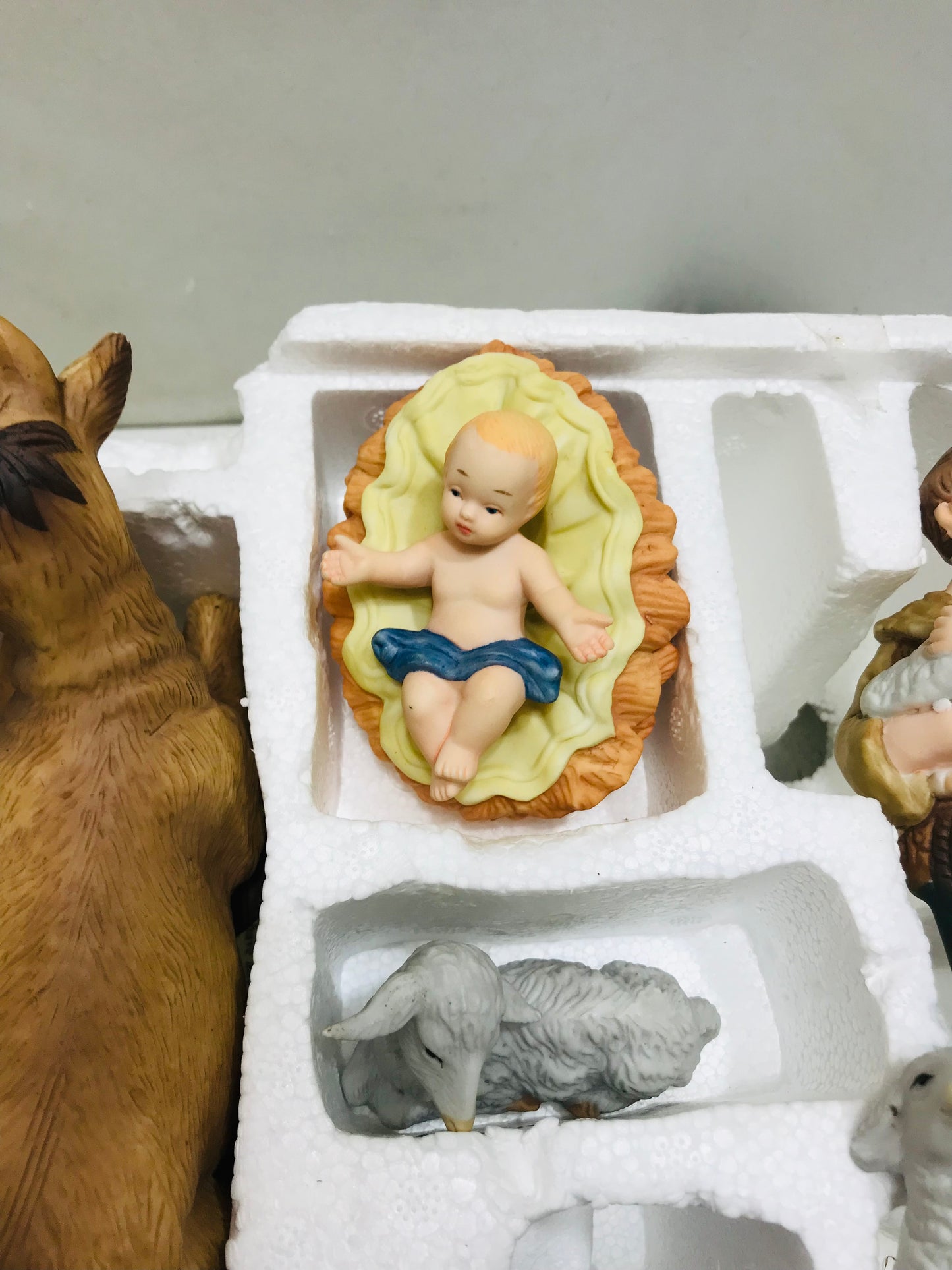 VINTAGE COMPLETE Kirklands Signature 13 PC Nativity Set BROKEN HAND/STAFF * SEE PICS *