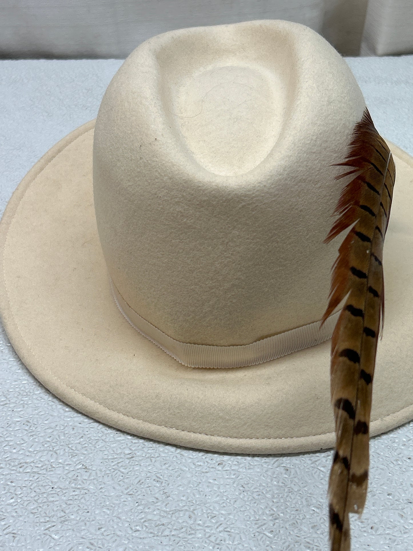 Vintage Juli Kay Chicago Doeskin Felt Brimmed Hat Ivory with Side Feather Ladies