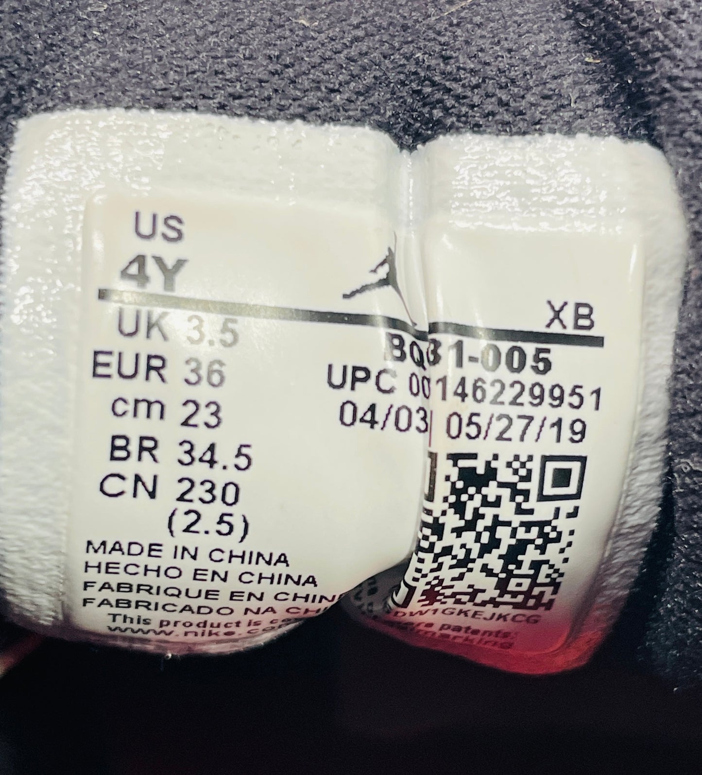 Nike Jordan High Top Sneaker Basketball Shoe Lace Up RETRO Black Blue Red Boys 4Y