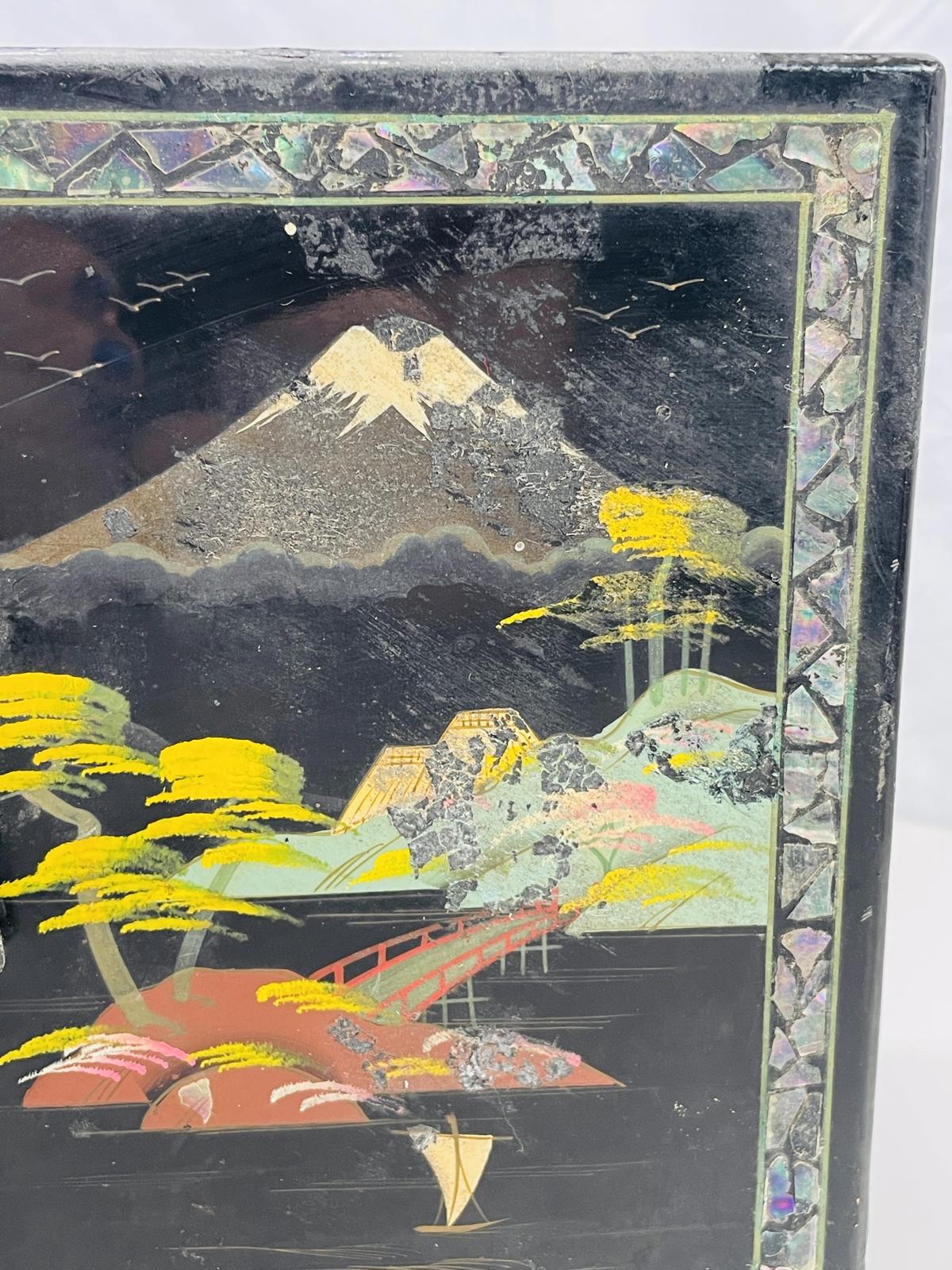 Vintage Japanese Black Laquer Jewelry Box with Windup Dancer (tested) NO KEY