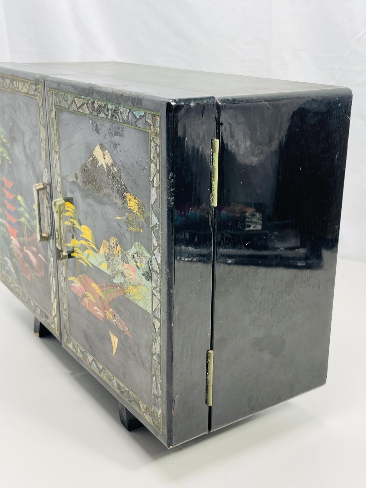 Vintage Japanese Black Laquer Jewelry Box with Windup Dancer (tested) NO KEY