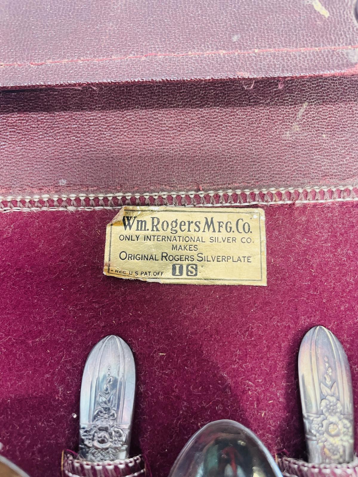 WM Rogers Mfg Co Antique Silverware Set 35 Piece Variety Flatware