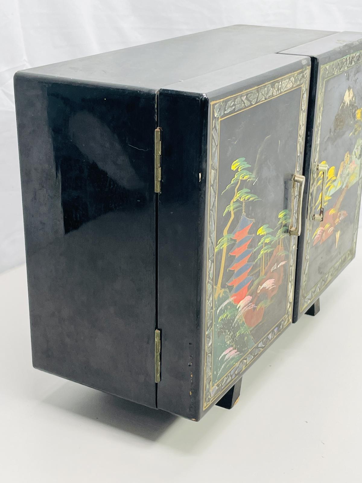 Vintage Japanese Black Laquer Jewelry Box with Windup Dancer (tested) NO KEY