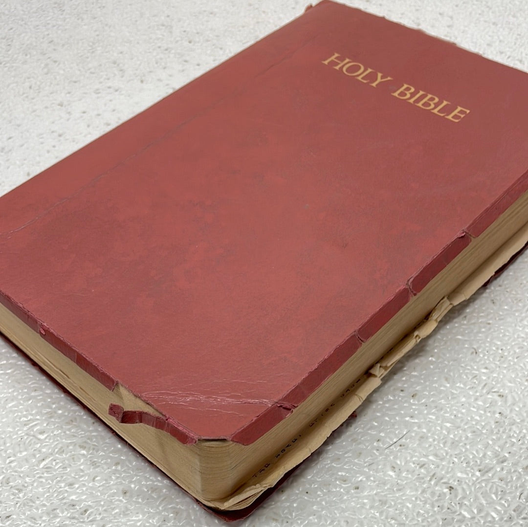 1982 NKJV Red Cover Holy Bible SHOWS WEAR